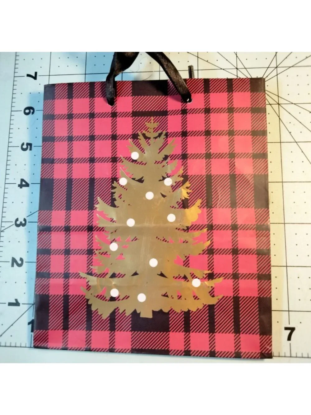 Hallmark Christmas Gift Bag Ribbon Handles Buffalo Plaid Pattern